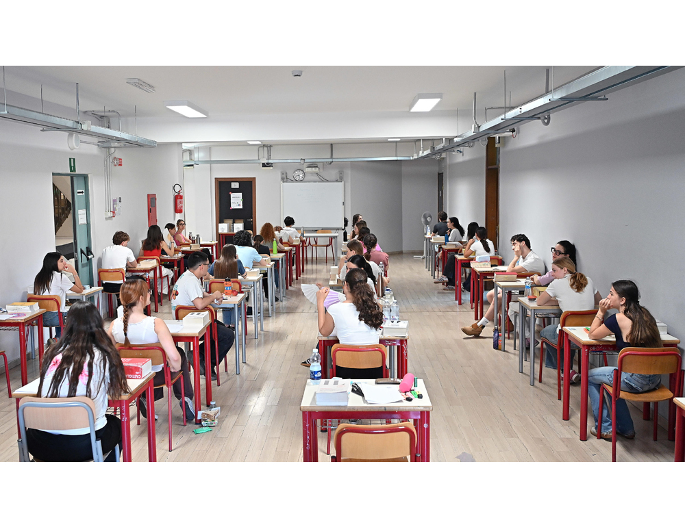 ‘Bloccato’ gruppo social per superare esame di maturità, denunciata una 22enne