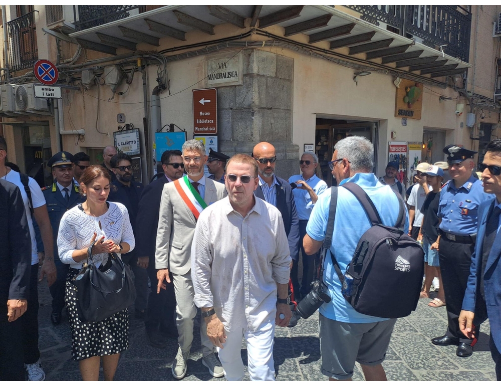 Bonelli annuncia interrogazione sulla scorta al megayacht di Fertitta