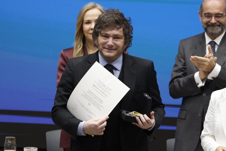 Il presidente argentino parteciperà poi al lancio della candidatura di Flavio Bolsonaro