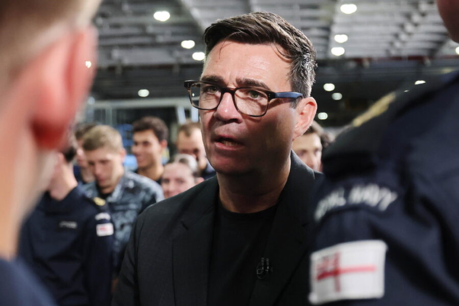 Il premier Gb risponde dopo le raccomandazioni a trivellare arrivate dal presidente
