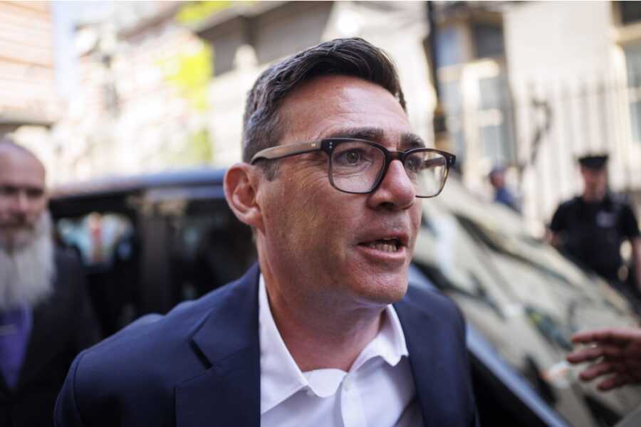 L'ex sindaco di Manchester incoronato senza rivali al posto di Starmer