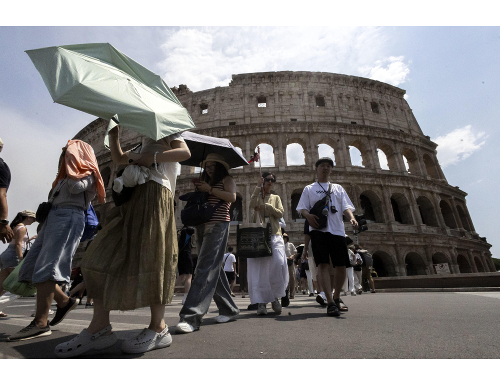 Caldo, venerdì salgono a 16 le città da bollino rosso