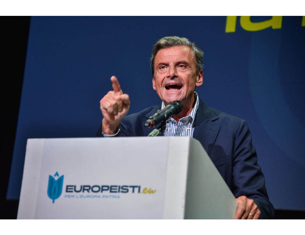Calenda, Vannacci è un fascista vero, le forze democratiche lo blocchino