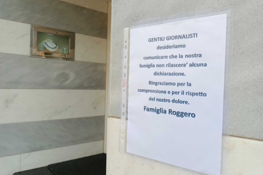 Davanti al negozio normale passeggio