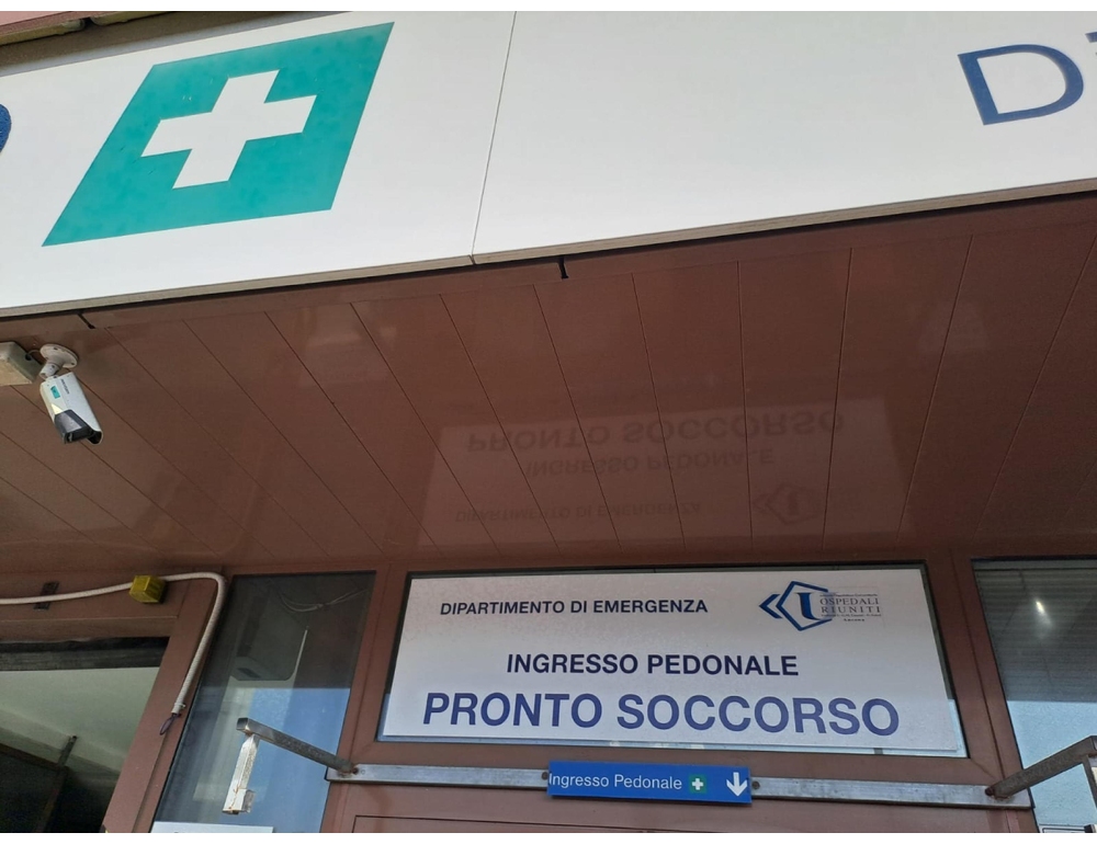 Chiusa per quattro ore in ascensore mentre lavora, liberata dai pompieri