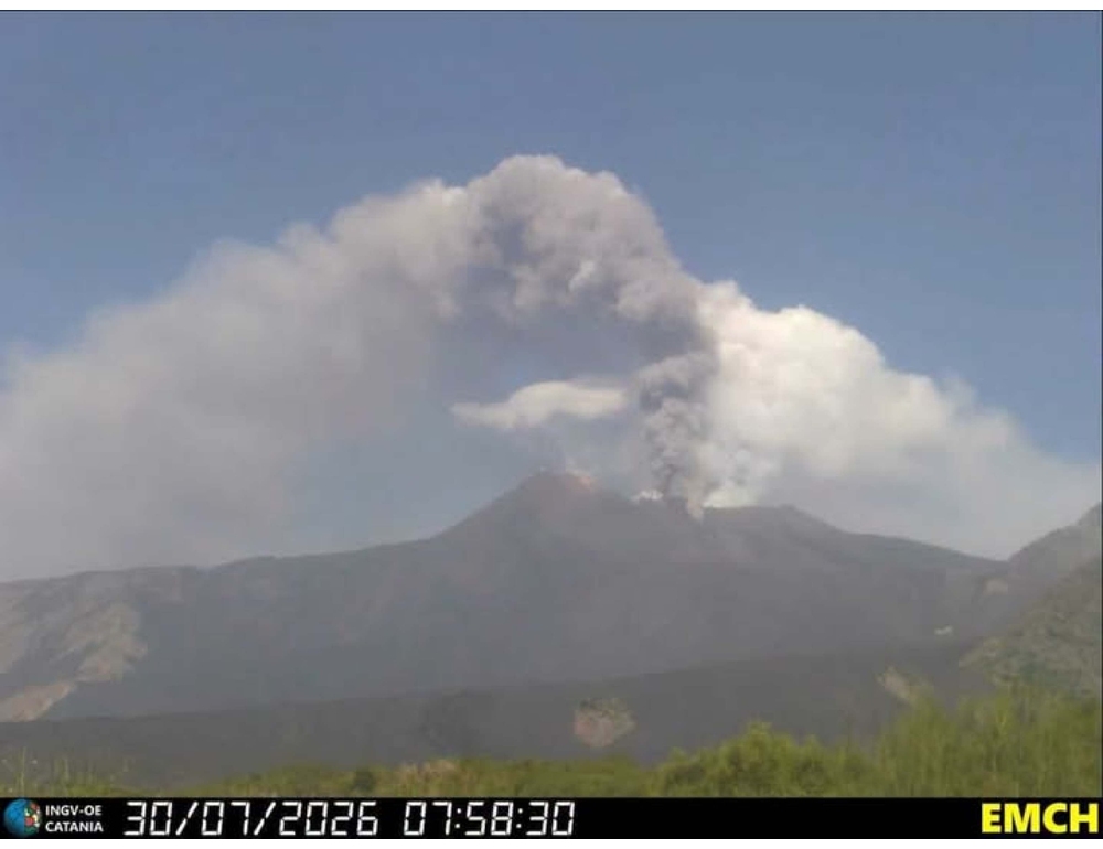 Crolla tremore sull’Etna, colata nella Valle del Leone poco alimentata