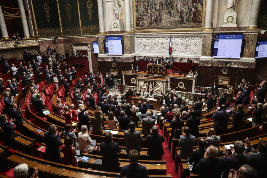 In totale 291 deputati hanno votato a favore contro 241