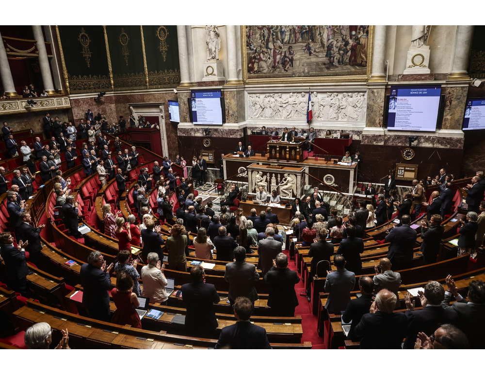 Dal Parlamento francese ok definitivo alla legge sull’aiuto a morire