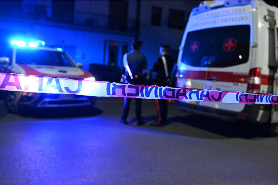 Ferito nel parcheggio di un supermercato
