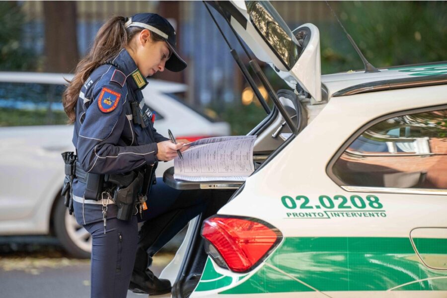 Il mezzo l'ha travolta svoltando a destra mentre attraversava sulle strisce