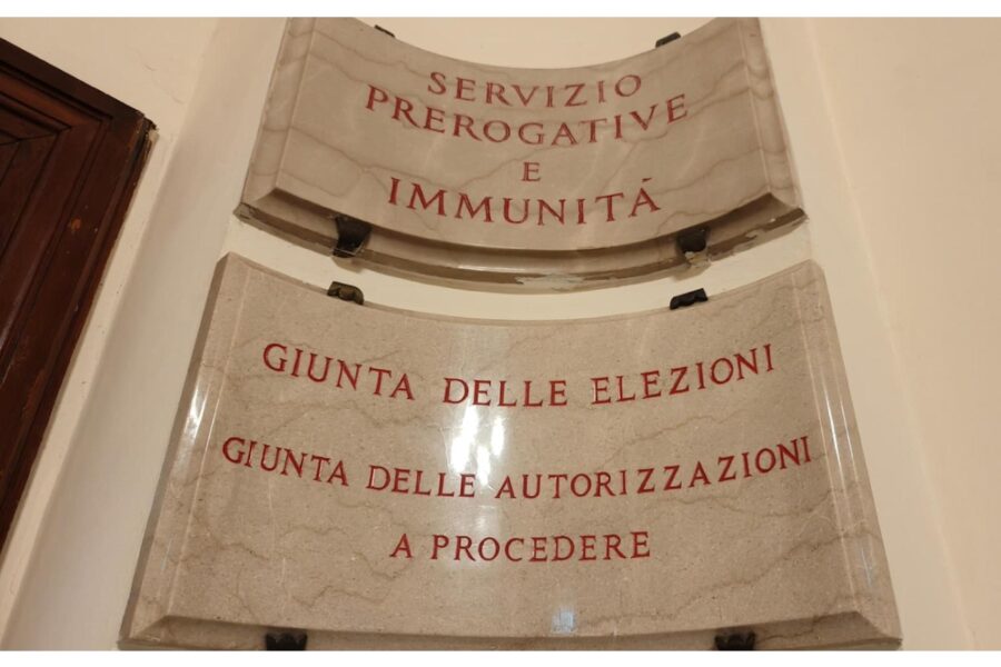 'Lo ha deciso Fontana. Uffici non collaborano