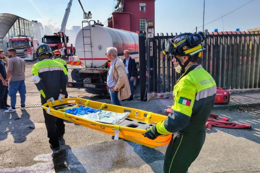 Proseguono le ricerche dei vigili del fuoco