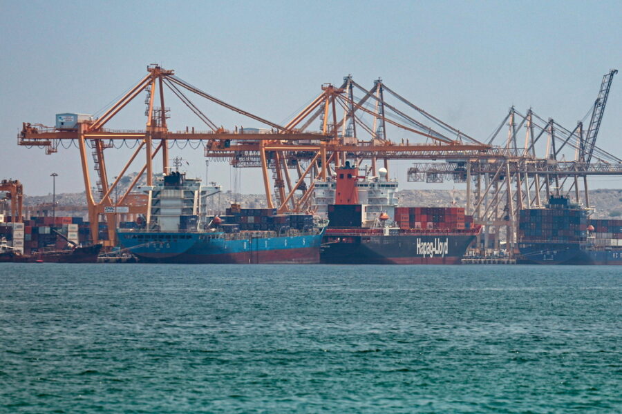 Incendi a bordo della Mombasa e dell'Al-Bahiyah