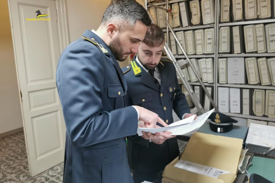 Finanzieri sequestrano diplomi: in 20 anni 459 titoli