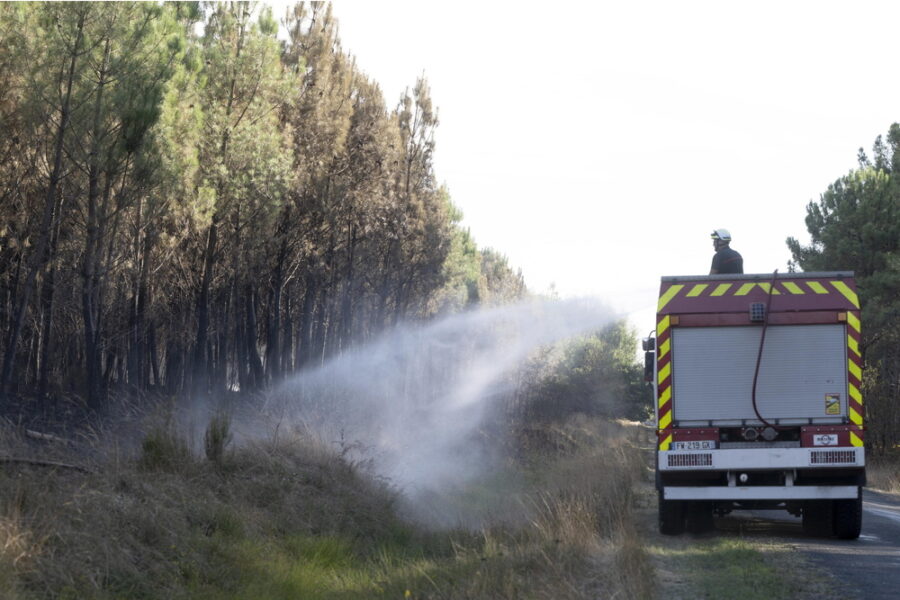 Le fiamme hanno già bruciato 2.400 ettari in una delle zone più turistiche del Paese