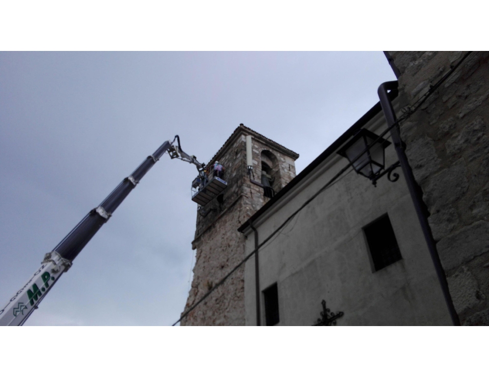 Fulmine colpisce campanile di una chiesa nel Pavese, si staccano alcuni pezzi