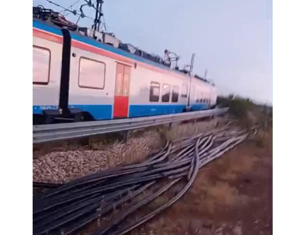 Fulmine colpisce linea elettrica Ferrovie del Gargano, circolazione bloccata