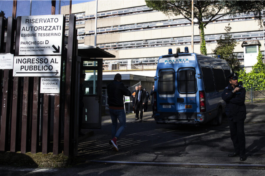 Si procede per furto e detenzione ai fini di spaccio di sostanze stupefacenti