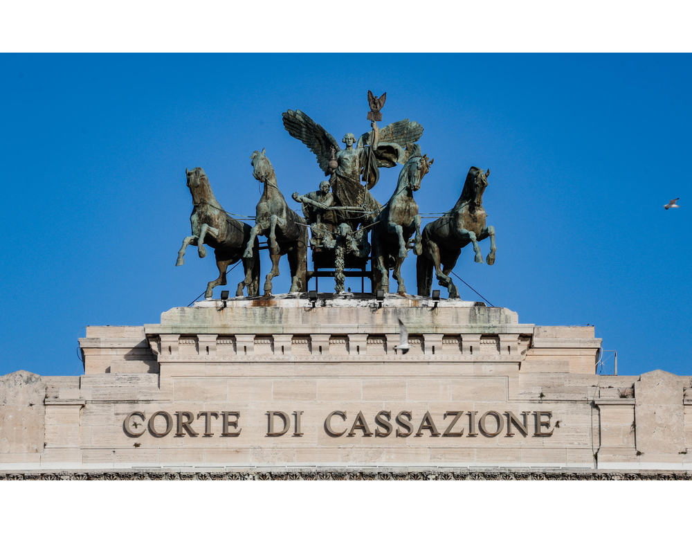 Gettò dal sesto piano figlio di 2 anni, definitiva la condanna a 19 anni