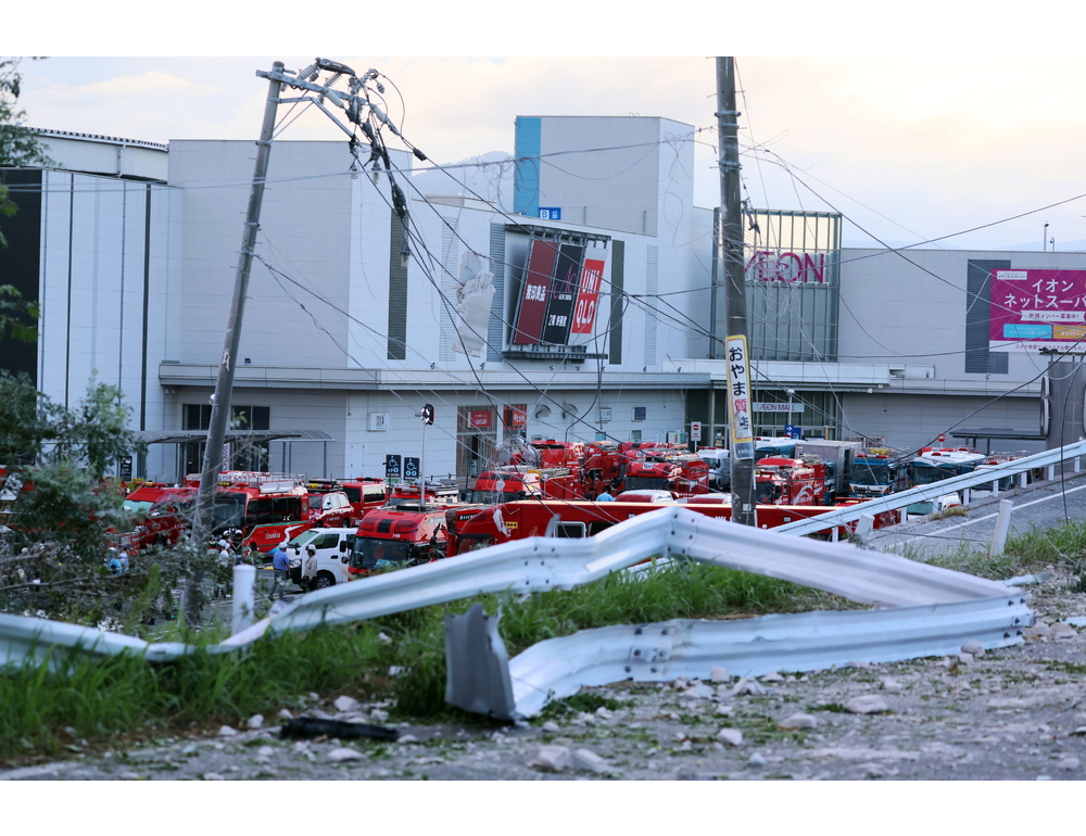 Giappone, il bilancio del terremoto sale ad almeno 13 morti e 100 feriti