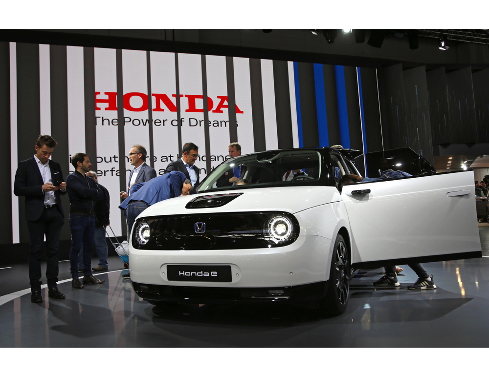 Giappone, vendite auto elettriche raddoppiate nel 2026