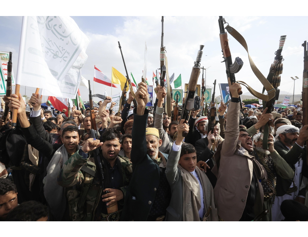 Gli Houthi minacciano attacchi contro gli impianti petroliferi sauditi