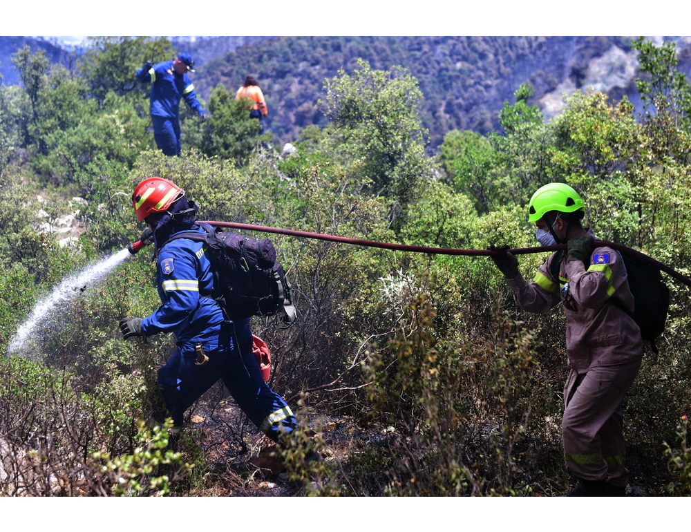 Grecia, evacuazioni precauzionali per un incendio sull’isola di Paros