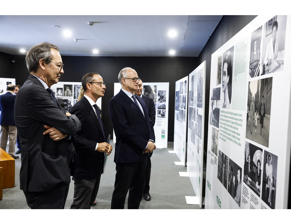 Gualtieri alla mostra dell’ANSA, ‘ancora deficit di rappresentanza delle donne’