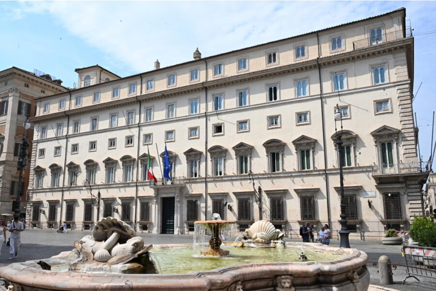 Nella sede del governo sono arrivati Tajani