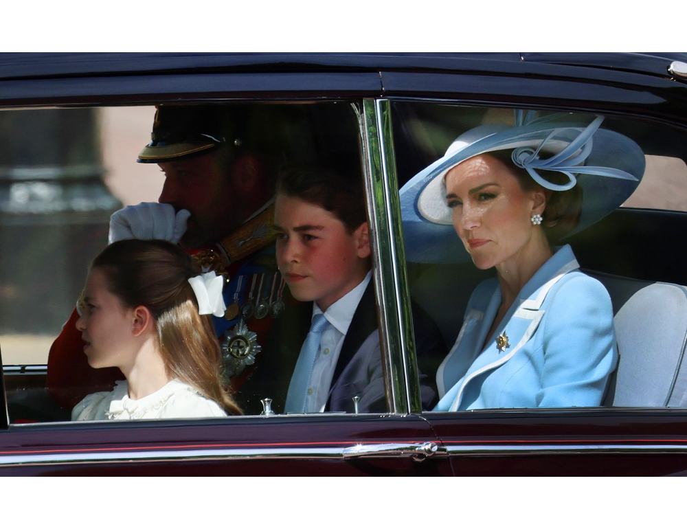 Il principe George compie 13 anni, una foto da teenager per festeggiarlo