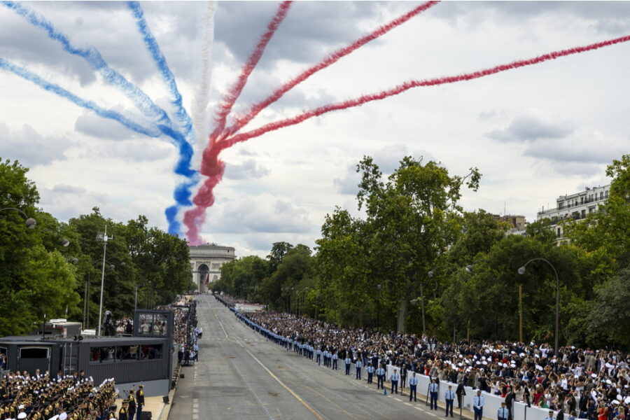 Parata con 30 leader sugli Champs-Elysées. Stasera match dei Bleus contro la Spagna
