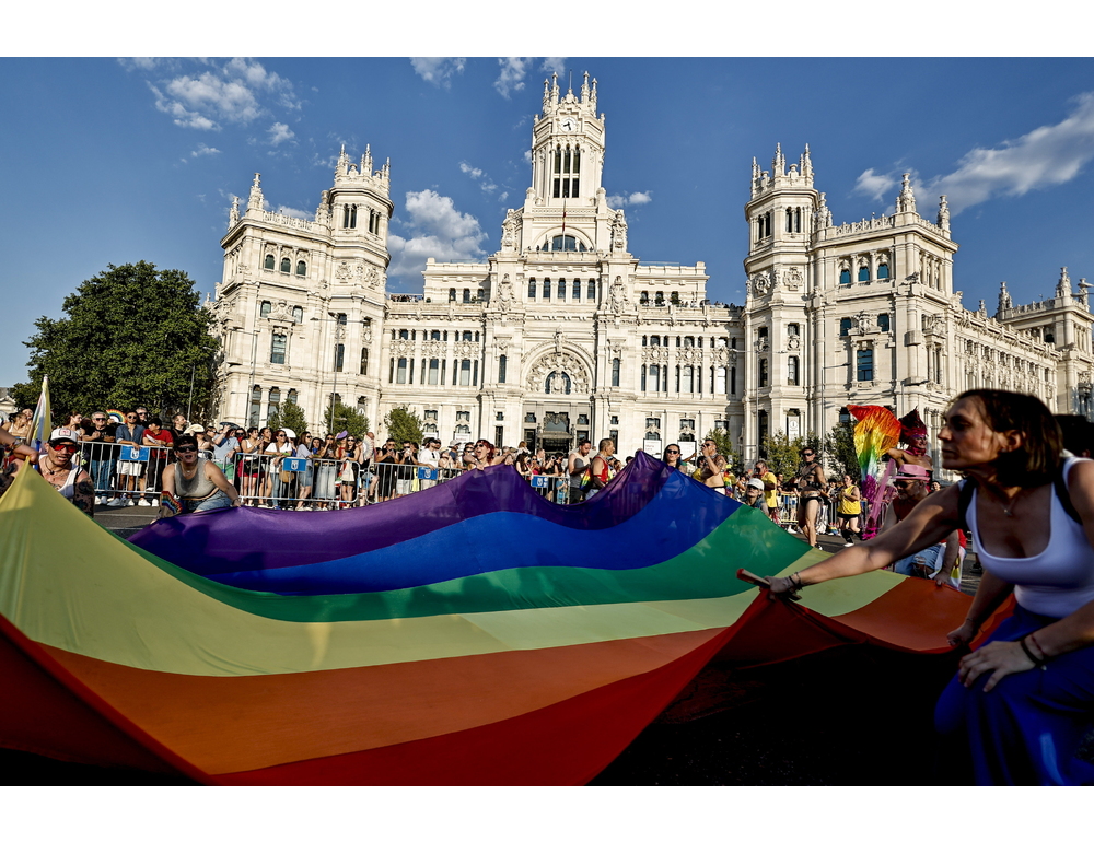 In centinaia di migliaia per il Pride a Madrid, ‘i diritti non si negoziano’