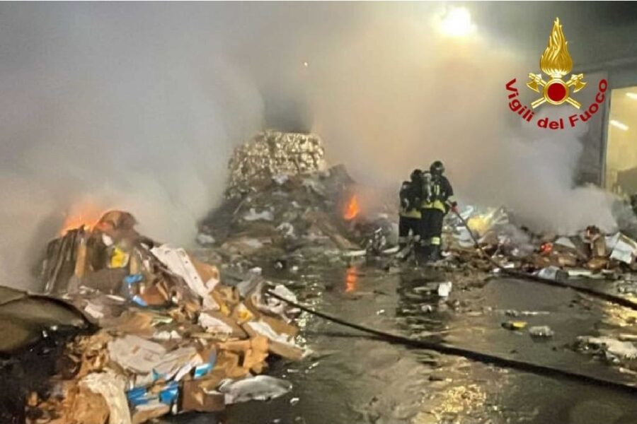 Intervento dei vigili del fuoco nella notte