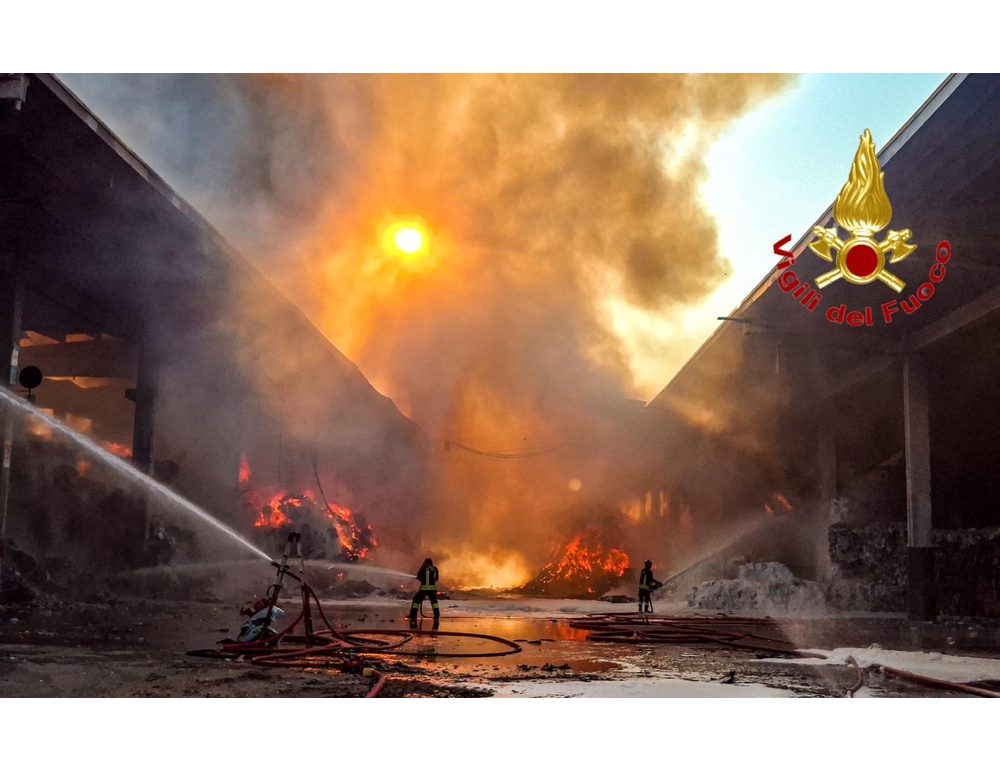 Incendio in ricicleria nel Milanese, Arpa ‘livelli inquinanti non critici’