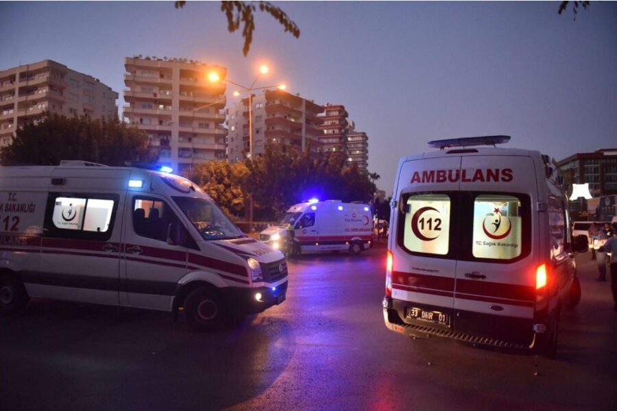 Il rogo è ancora in corso. Almeno 19 i feriti. L'età delle vittime non è stata specificata