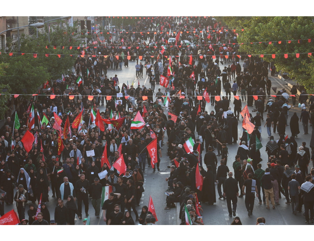 Iniziato a Teheran il corteo funebre per la Guida Suprema Ali Khamenei