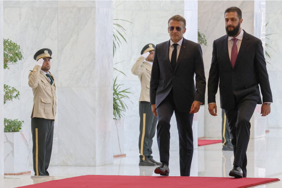 Il presidente francese ha lasciato l'hotel ed è a colloquio con il presidente siriano