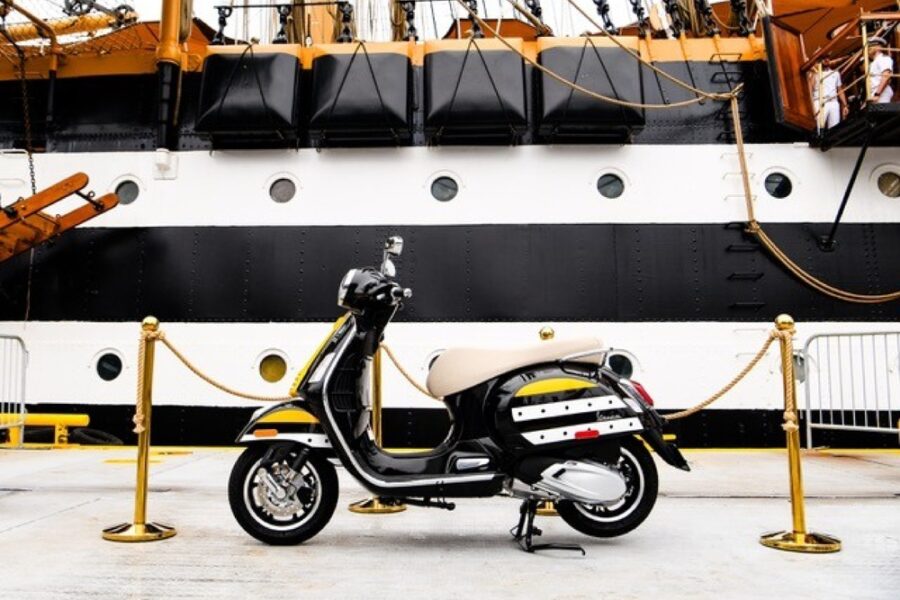 Lo scooter celebra la nave scuola della Marina Militare con una livrea ispirata al veliero