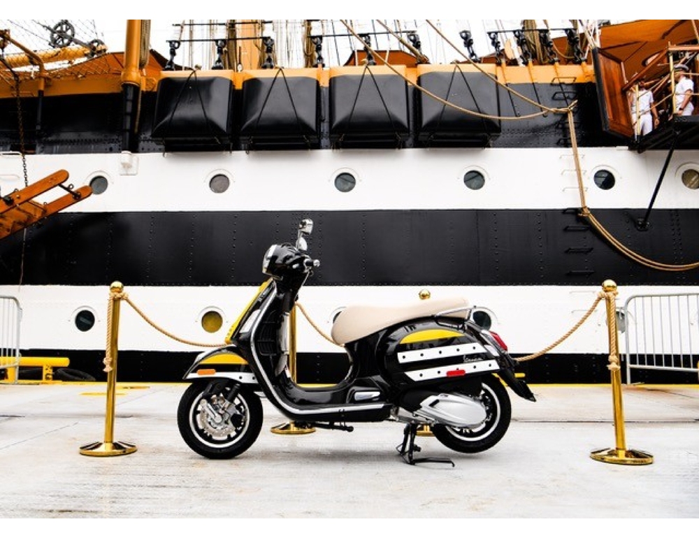 La Vespa incontra l’Amerigo Vespucci a New York e debutta con un esemplare unico