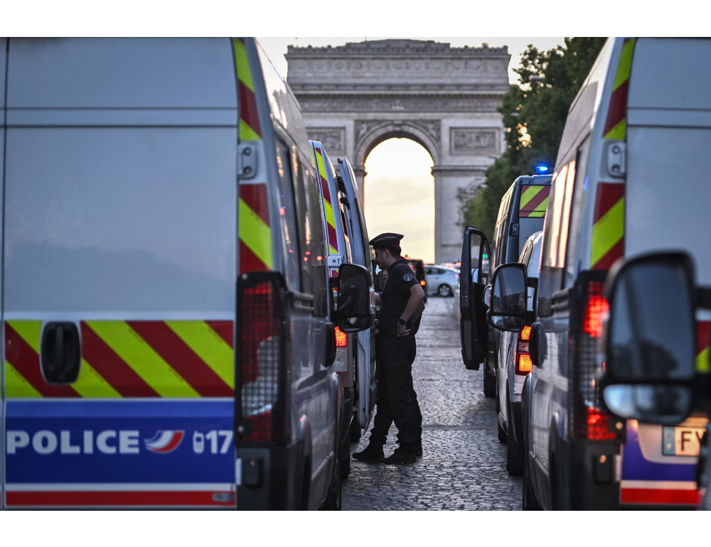 L’accoltellatore di Parigi, ‘Allah mi ha mandato per uccidere delle donne’