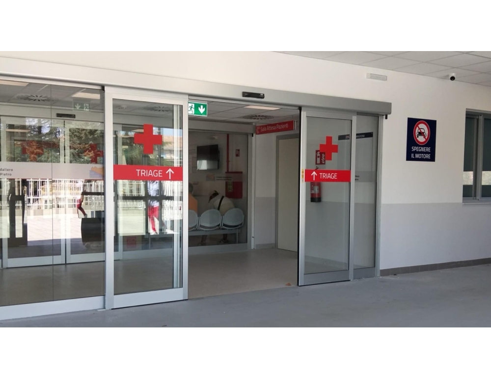 Ladro in azione in casa scoperto dal proprietario, ferito a coltellate