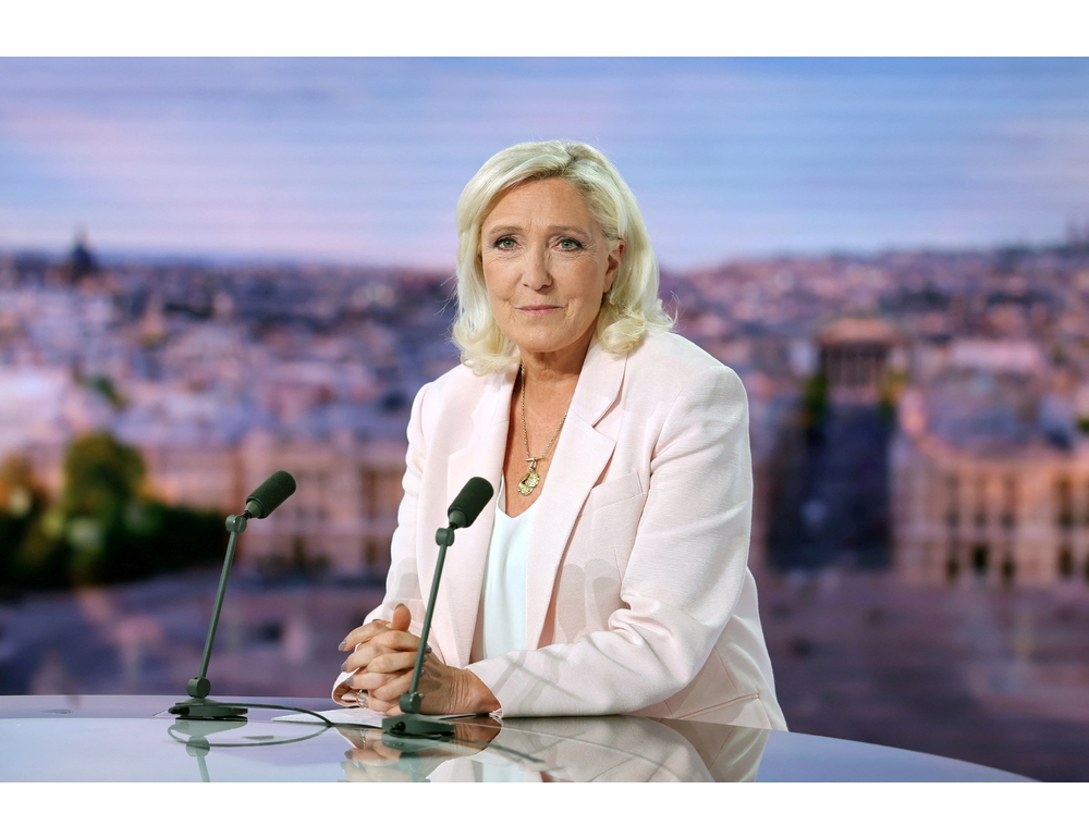 Le Pen, ‘mi candido alle presidenziali, senza braccialetto’