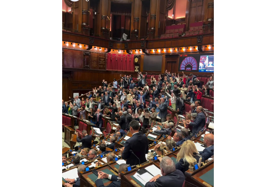 Mulè sospende la seduta