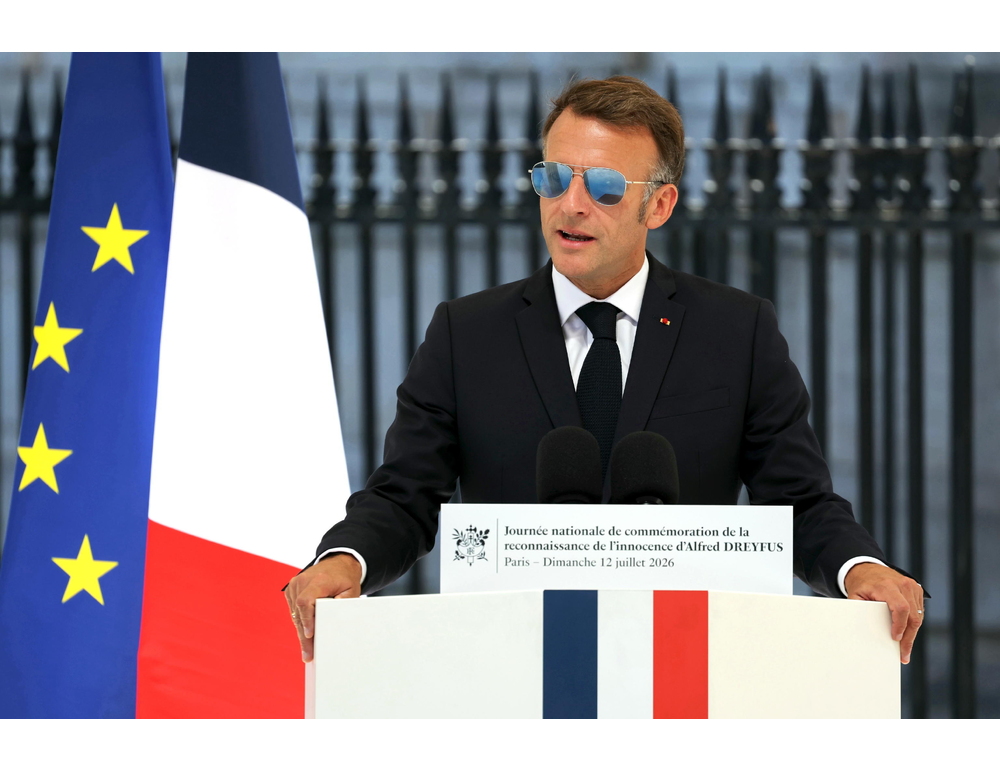 Macron, pronti a difendere libertà anche al costo del sangue