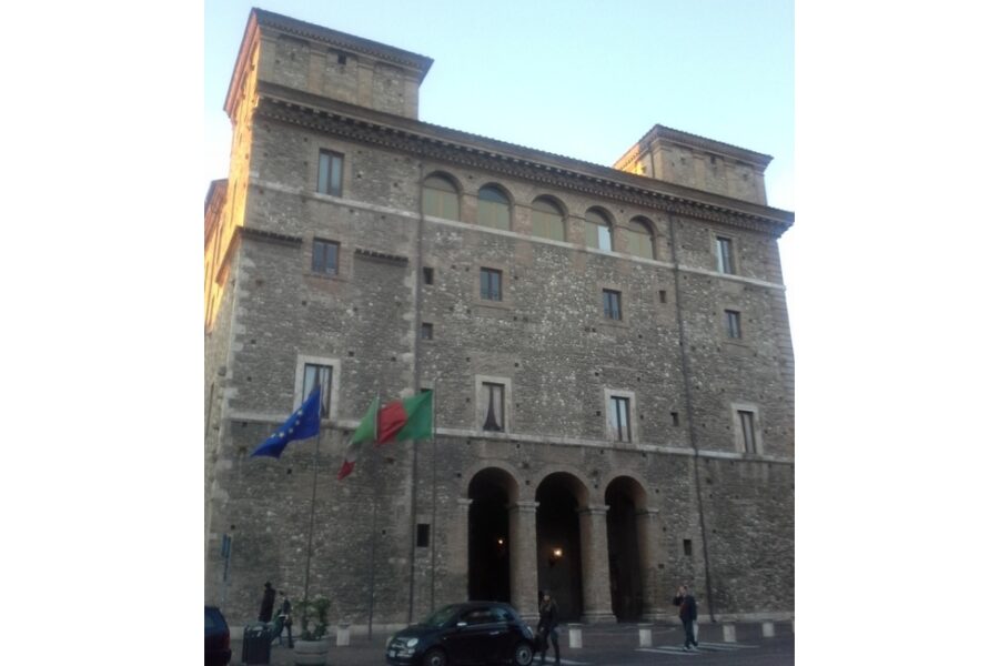 Il sindaco parla di 'gesto amicale'