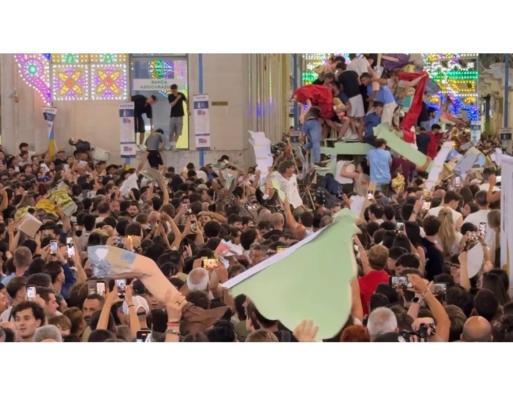 Matera ha celebrato la Bruna, la carica dei centomila per lo ‘Strazzo’ del Carro
