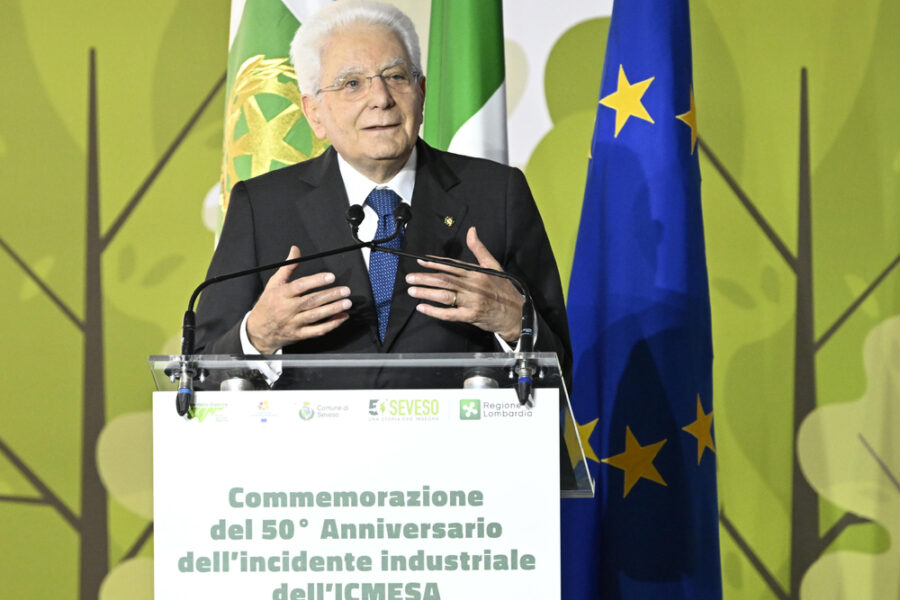 Il Capo dello Stato trasmette al titolare del Viminale solidarietà alle Forze dell'Ordine
