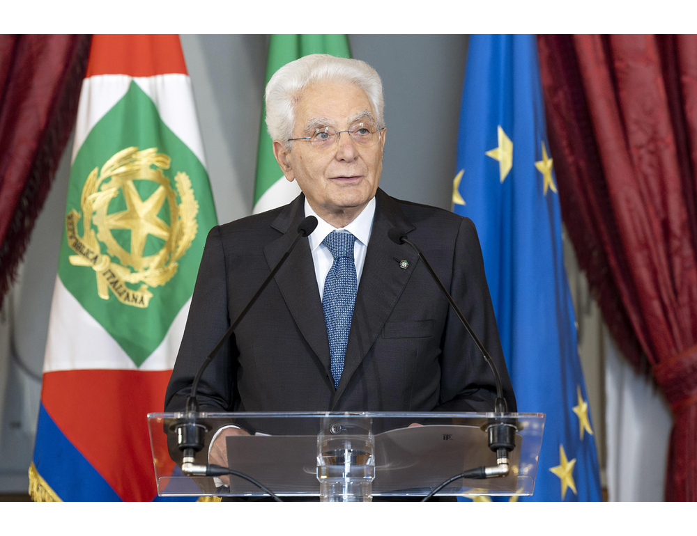 Mattarella cita il Papa, basta con la logica dell’emergenza sui migranti