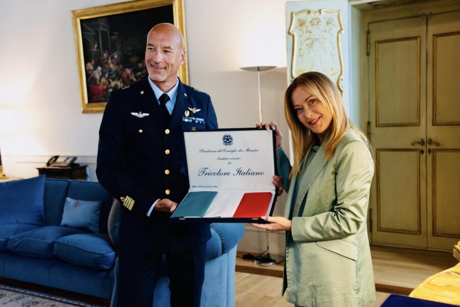 L'astronauta racconta alla premier alcuni dettagli della missione Artemis III