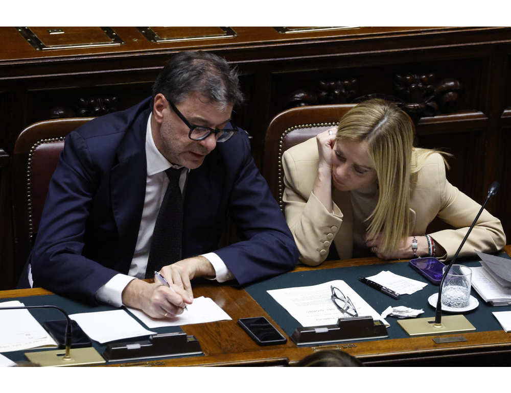 Meloni vede Giorgetti, ‘al lavoro contro il caro-benzina’